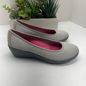 CROCS Women's Gray and Pink Flats